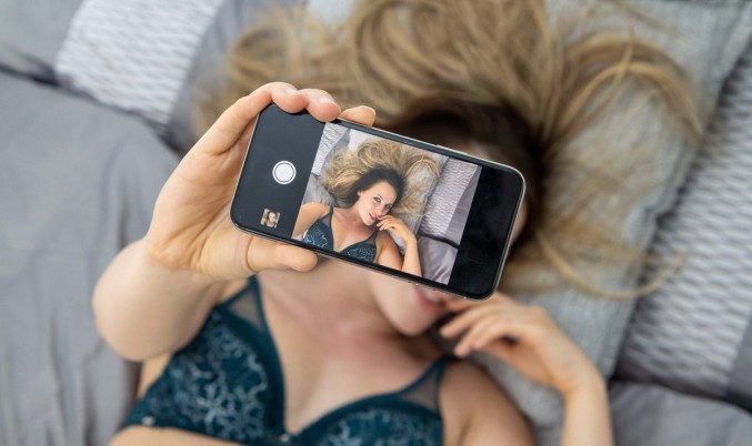 Tout savoir sur l'échange des nudes : une nouvelle façon de sexter
